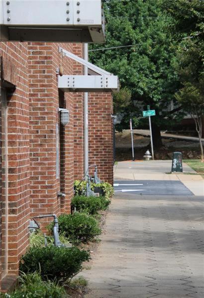 Trendy Castleberry Hill Condo- Walk To Mercedes Benz/ All Downtown Attractions アトランタ エクステリア 写真
