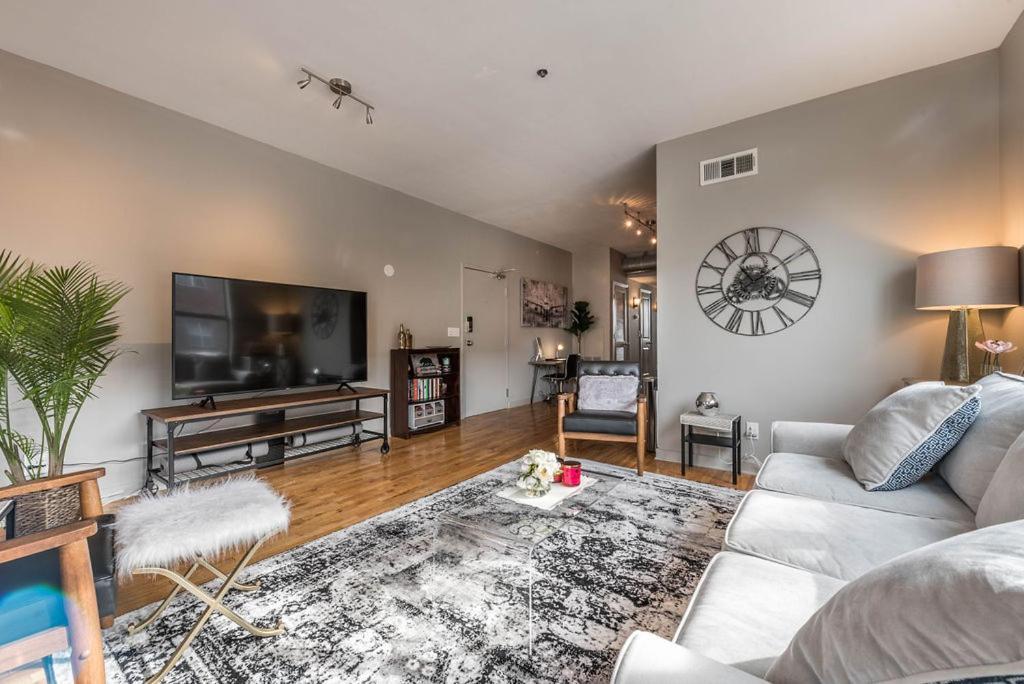 Trendy Castleberry Hill Condo- Walk To Mercedes Benz/ All Downtown Attractions アトランタ エクステリア 写真
